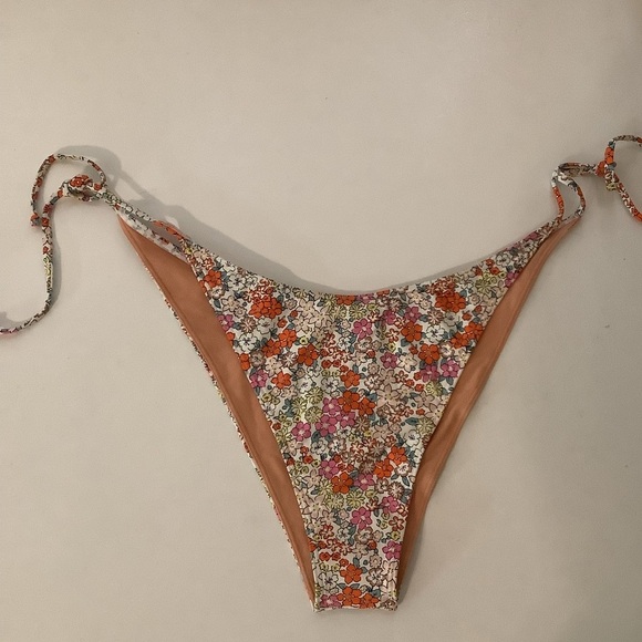 Roxy Size XL Floral Bikini Bottom with Side Ties. New Without Tags - Picture 1 of 5